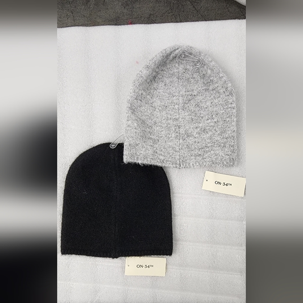 Women's Black Slouchy Solid Beanie